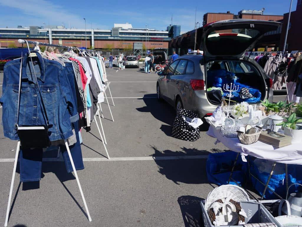 Helsinki local guide. Flea markets are the perfect summer activity in Helsinki off the beaten path!