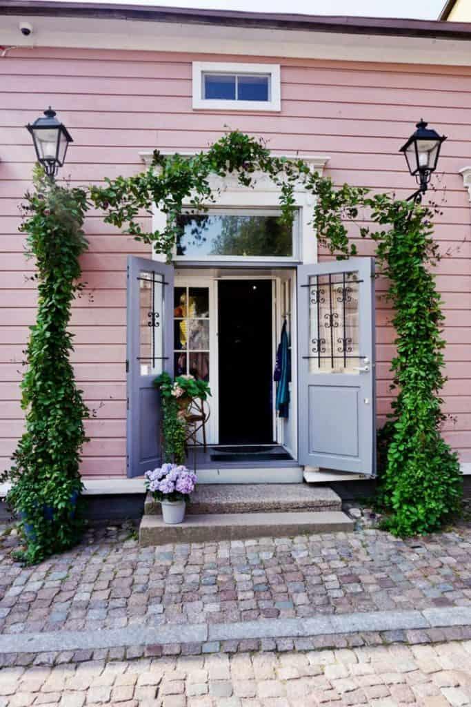 Porvoo is one of the most charming daytrips in Finland! Click to read what to do here! #porvoo