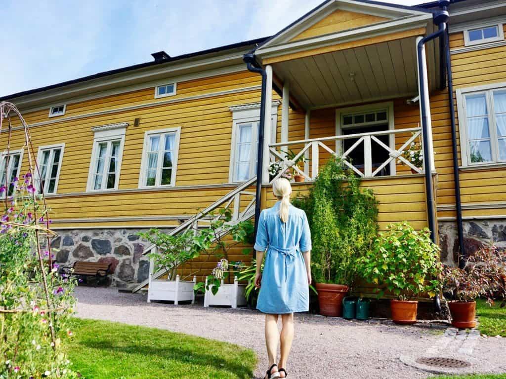 Porvoo in Finland is the cutest daytrip from Helsinki! #helsinkitravel