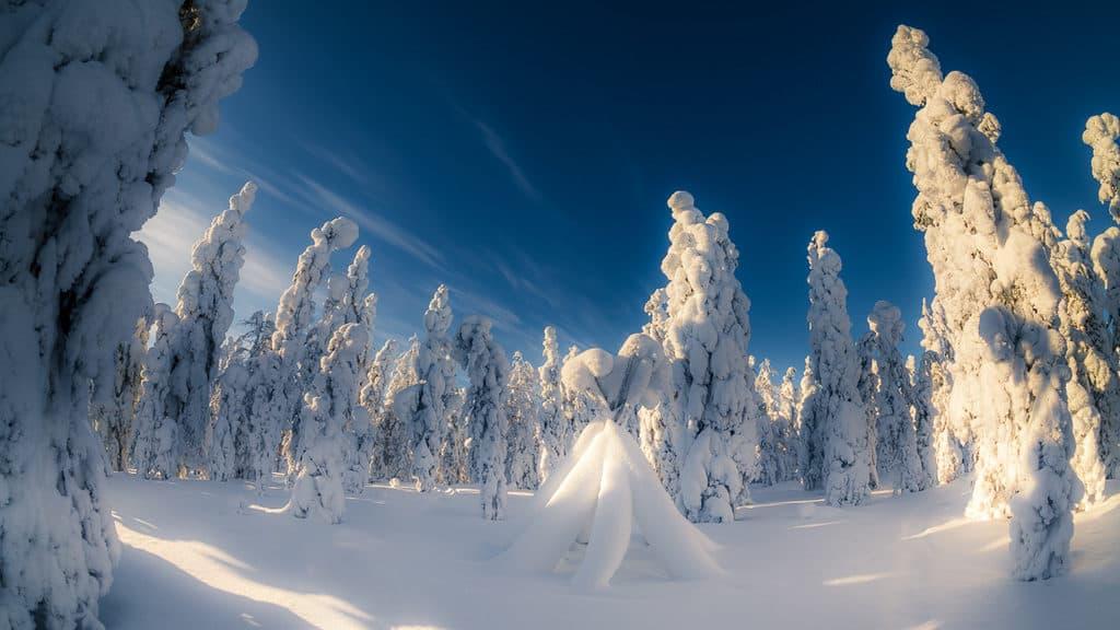 Lapland holidays in the winter are unreal. Cick to read how to plan your own visit! By Her Finland blog #lapland