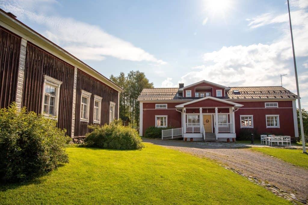 1 brown building and 1 red building